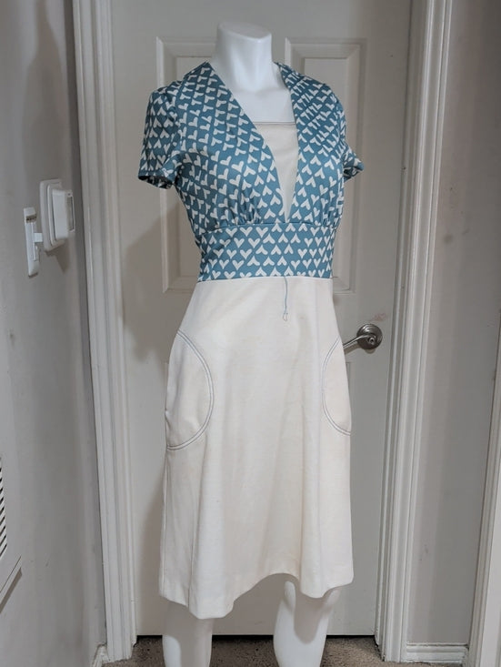 Vintage 1970s Heart-Print Tie-Waist Dress – Women's Size 10 (One of a Kind)