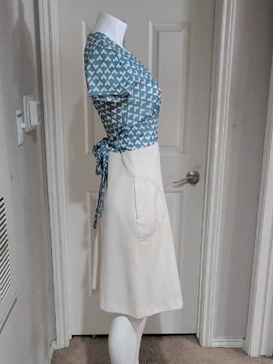 Vintage 1970s Heart-Print Tie-Waist Dress – Women's Size 10 (One of a Kind)