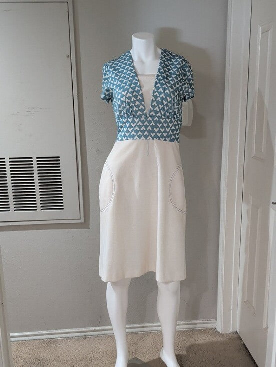 Vintage 1970s Heart-Print Tie-Waist Dress – Women's Size 10 (One of a Kind)
